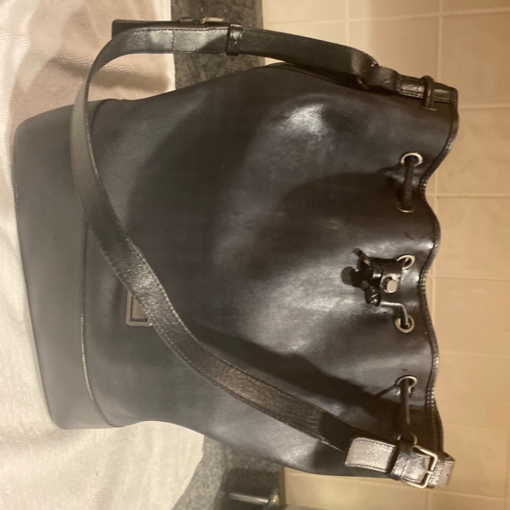 Burberry Bucket bag excellent condition. - Picture 2 of 10